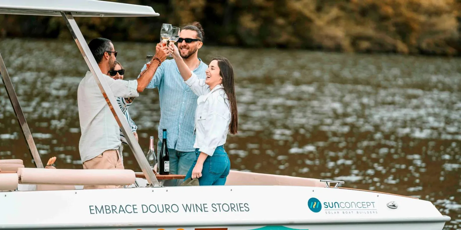 Wine tasting aboard the solar boat with Adega de Favaios wines